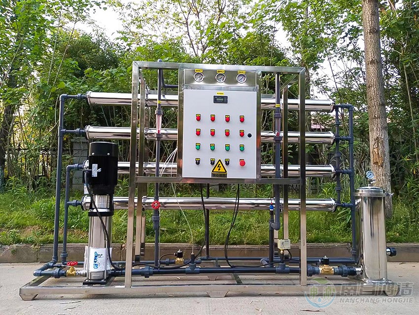 2.0噸一（yī）級反滲透主機3